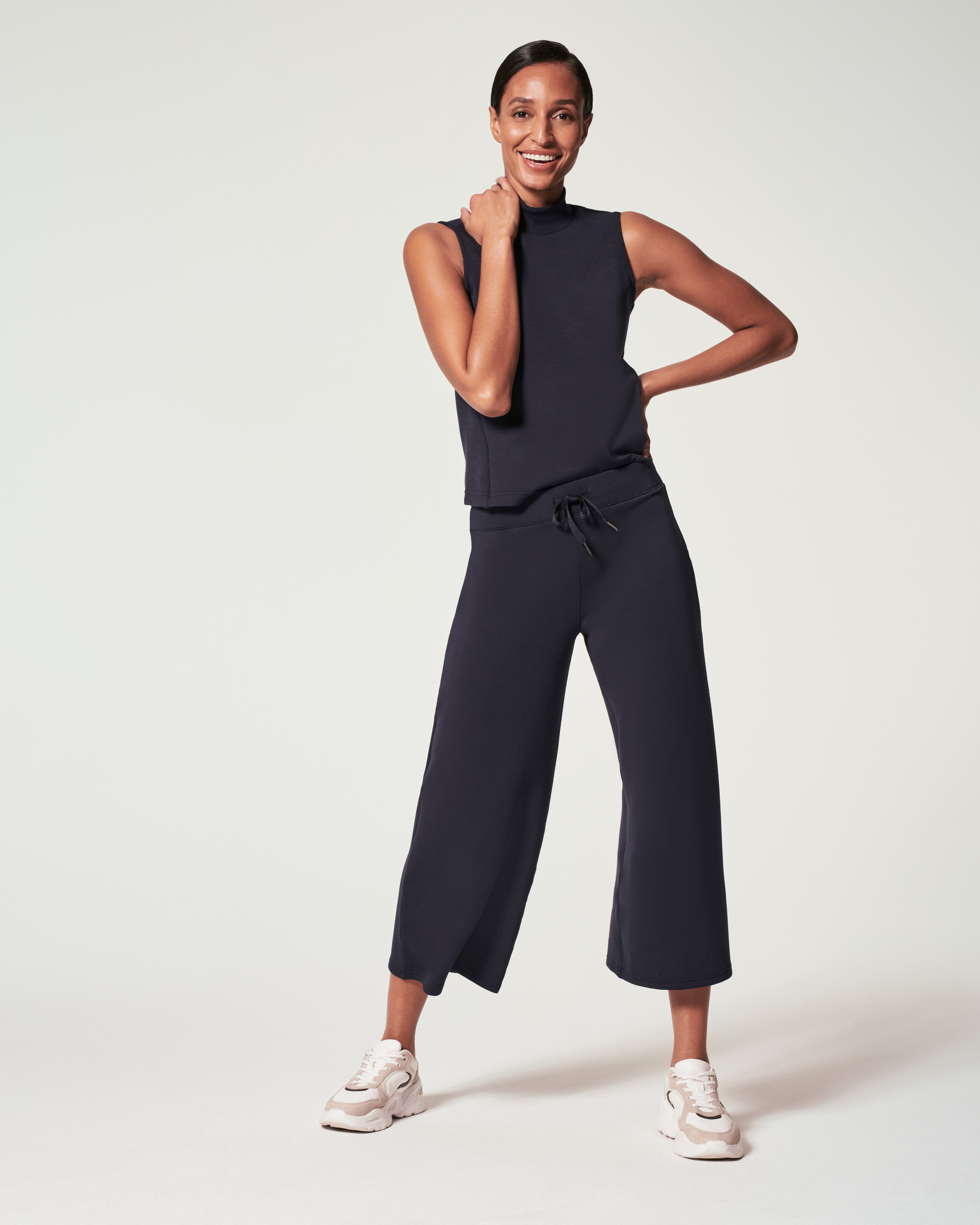 Spanx Airessentials Cropped Wide Leg Pant / Very Black - Monkee's