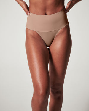 Spanx, Low Profile Minimizer Bra, Champagne Beige, 34DD : :  Clothing, Shoes & Accessories
